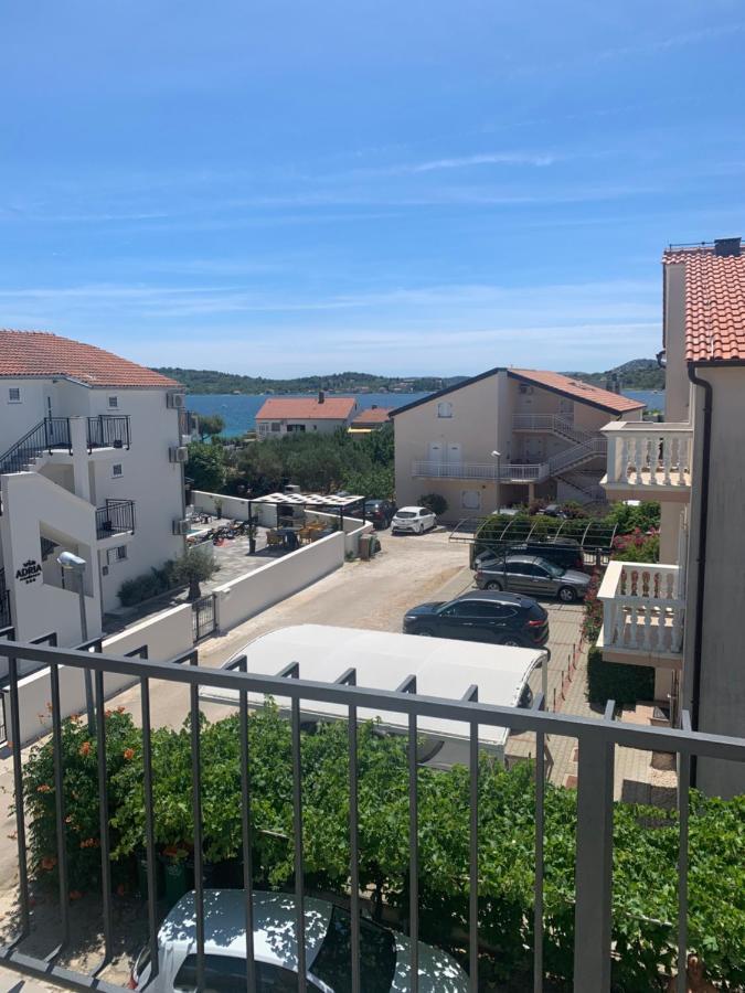 Apartmani Dzapo Srima Kültér fotó